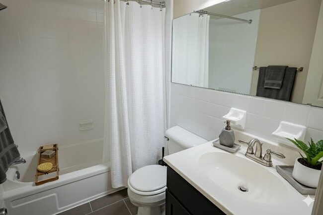 Woodmere 2 Bed Bathroom - Woodmere Apartments