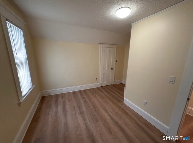 Building Photo - 149 Glen St