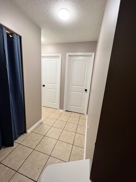 Building Photo - 8303 N Everton