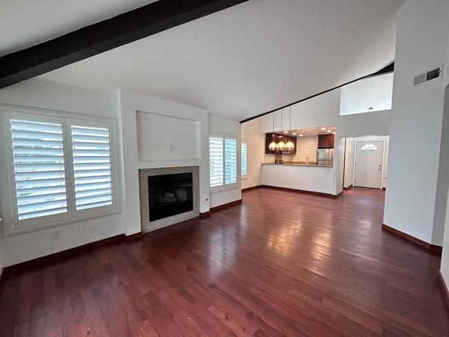 Building Photo - 2110 Northshore Dr