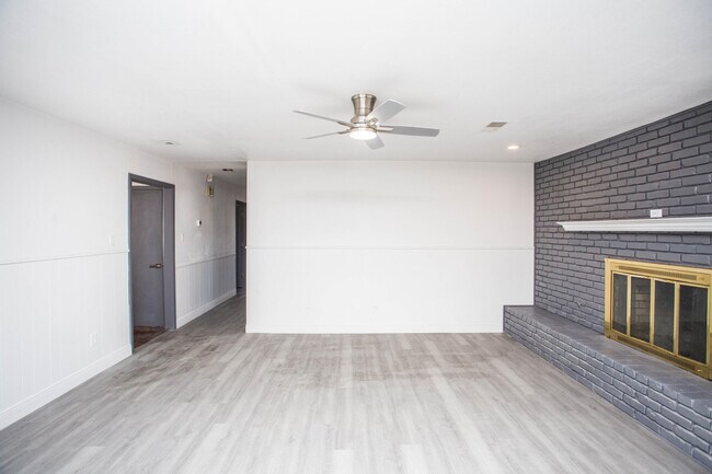 Building Photo - 6114 Nashville Ave