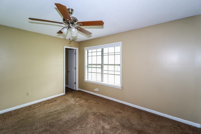 Building Photo - 3048 Ingleside Dr