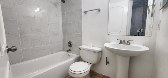 Building Photo - 2503 Seaside Dr