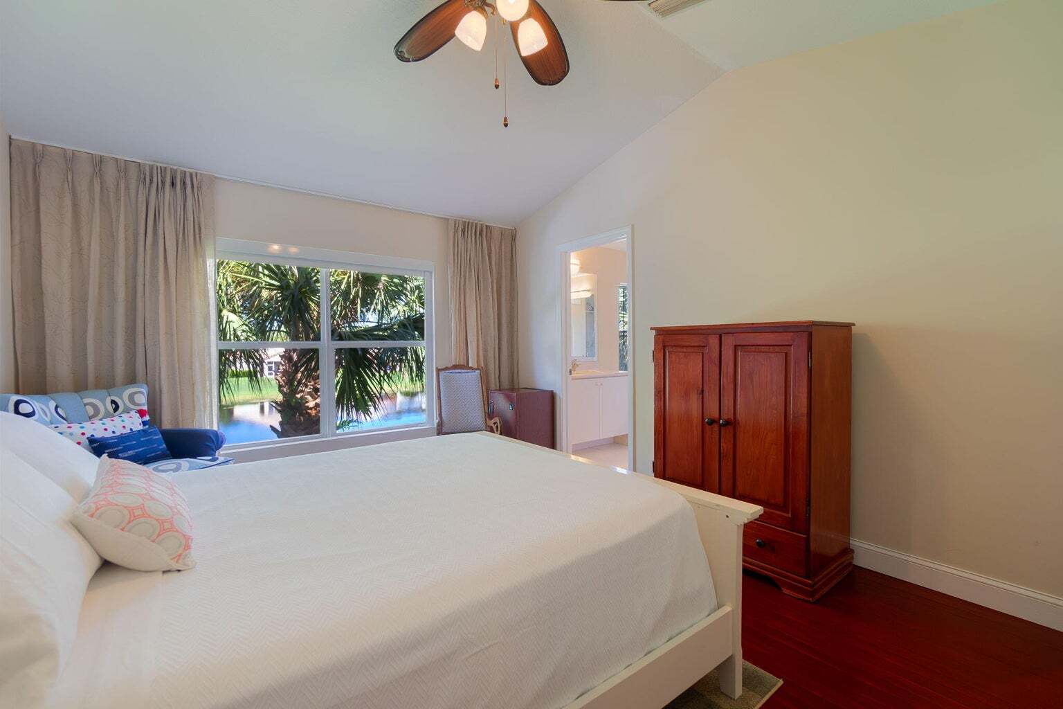 Building Photo - 213 River Bluff Ln