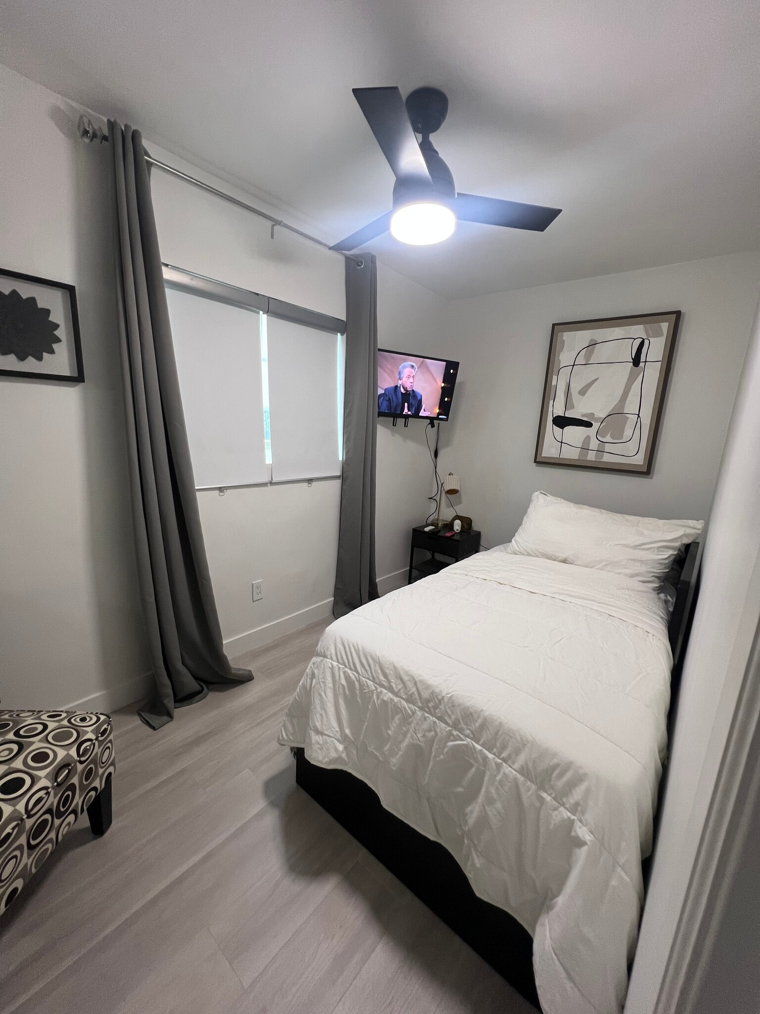 Building Photo - 527 W Colden Ave