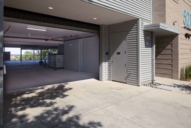 Building Photo - 521 Samuels Ave