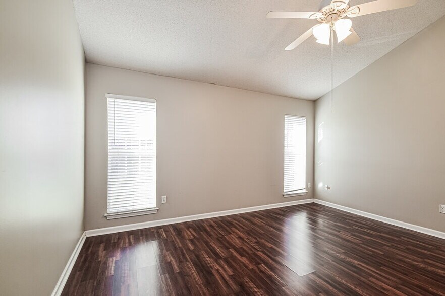 Building Photo - 2708 Baird Dr