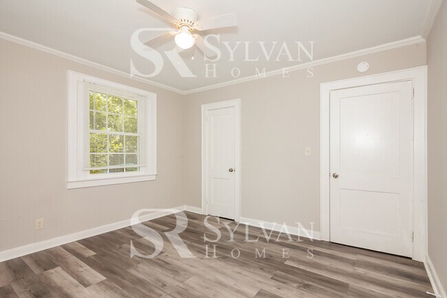 Building Photo - Enjoy living the good life in this 4 bedroom, 2 bathroom home