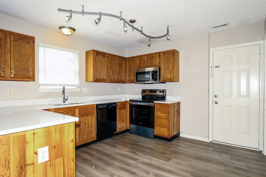 Building Photo - 5904 Minden Dr