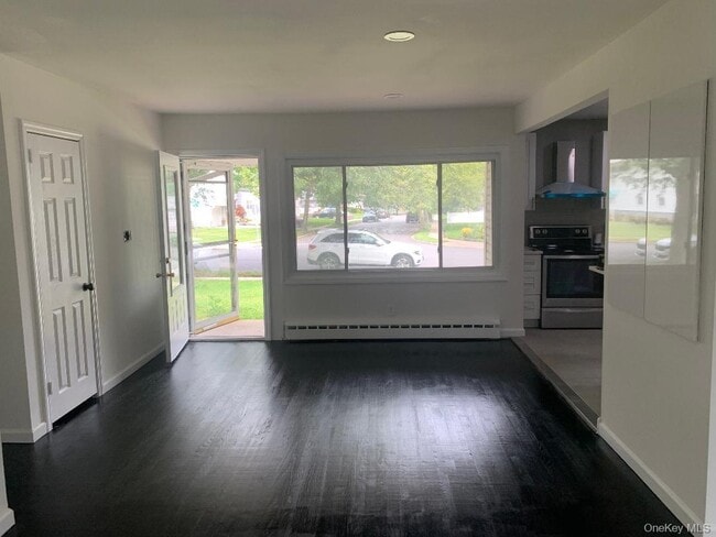 Building Photo - 402 Leslie Ln