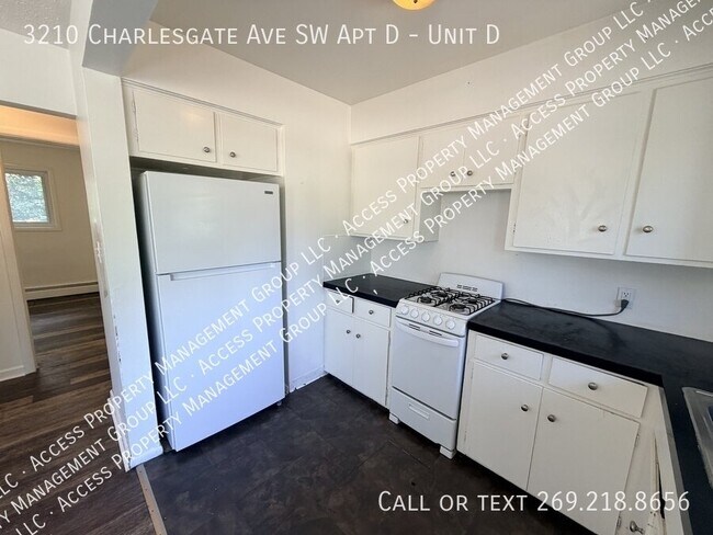 Building Photo - 3210 Charlesgate Ave SW