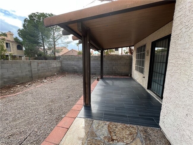 Building Photo - 2805 Willow Wind