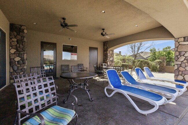 Building Photo - 4221 Torrey Pines Dr