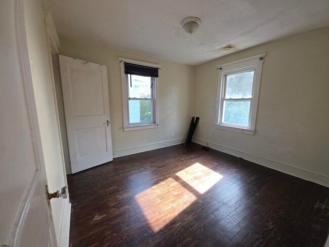 Building Photo - 346 N Delaware Ave