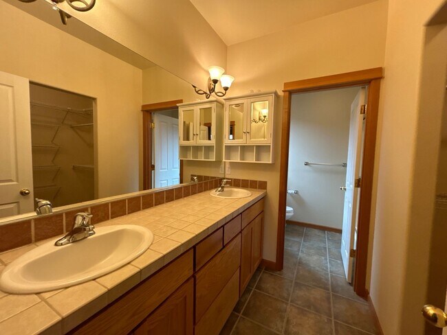 Building Photo - 3 Bedroom / 2 Bathroom House in NW Redmond - PENDING APPLICATION