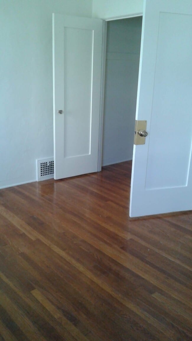 Building Photo - 317 N Gardner St