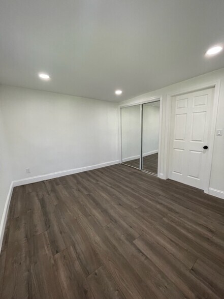 Building Photo - 243 Park Ln