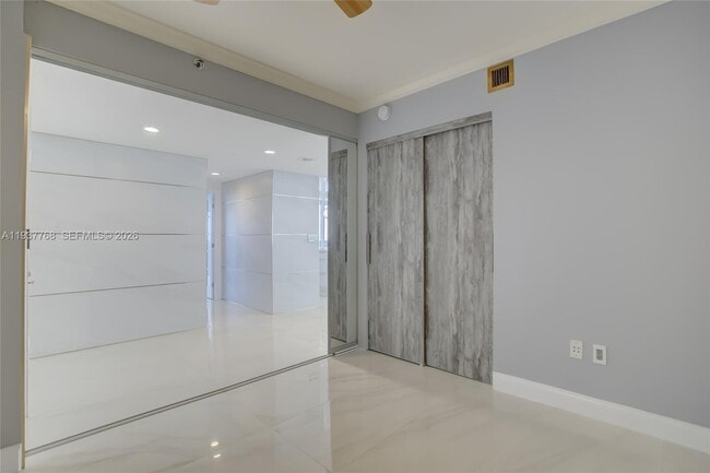 Building Photo - 1830 S Ocean Dr