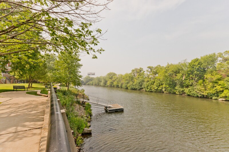 Building Photo - 2911 N Western Ave