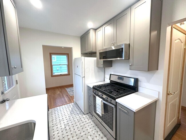 Building Photo - 2443 Shrewsbury Rd