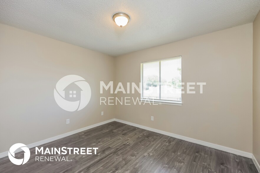 Building Photo - 6818 Still Lake Dr