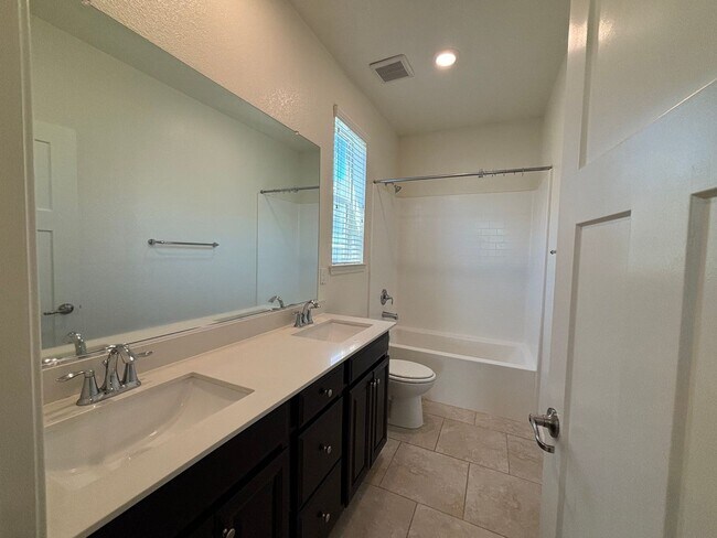 Building Photo - Spacious 4 Bedroom, 3 Bath Home with Bonus Room, 2 Car Garage in Westpark Village!