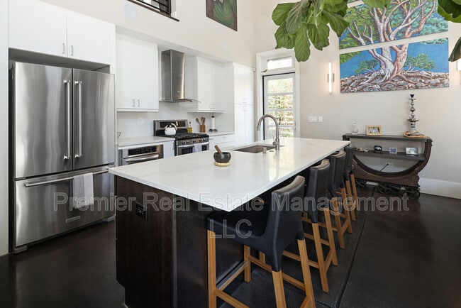 Building Photo - 2729 W 21st Ave