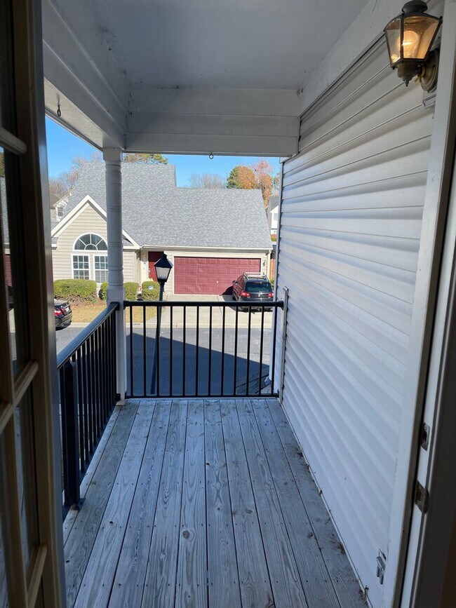 Building Photo - Lovely Lakefront Home in Virginia Beach