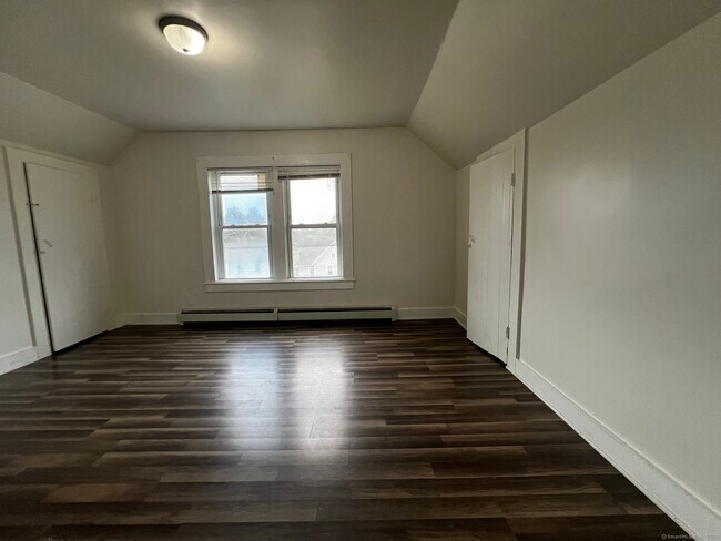 Building Photo - 65 Linsley Ave