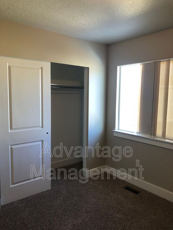 Building Photo - 3216 W Prairie Grass Dr