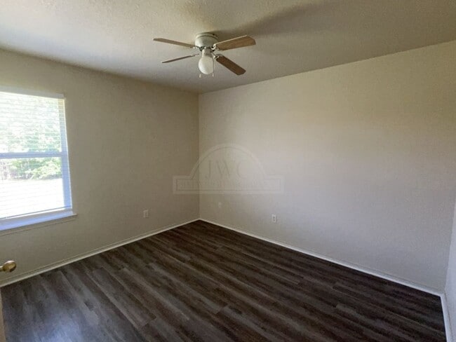 Building Photo - 2318 Wildewood Dr