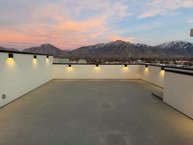 Building Photo - 4338 S Main St