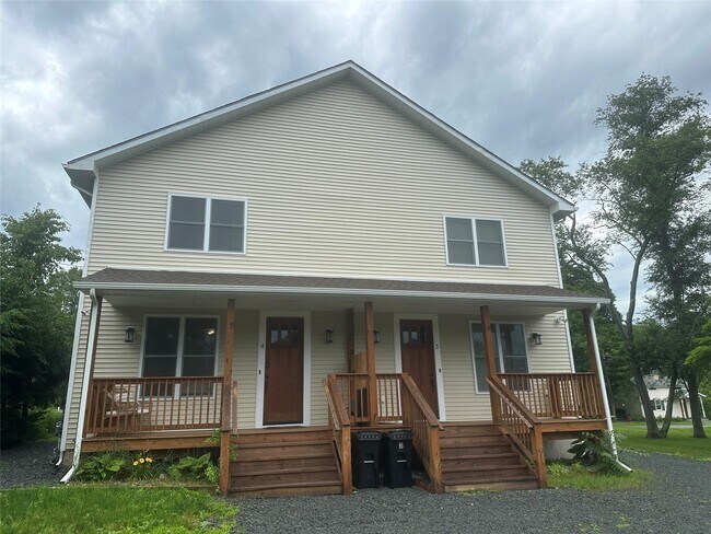 Primary Photo - 127 Pine St