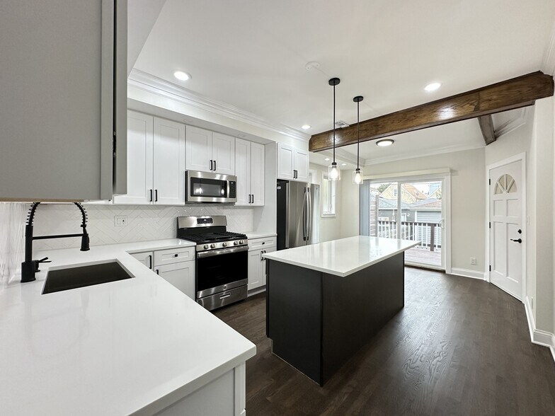 Building Photo - 2317 N Keeler Ave