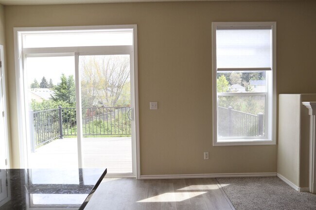 Building Photo - 9507 NE 39th Ave