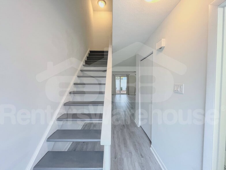 Building Photo - 5000 Dunderdale Ct