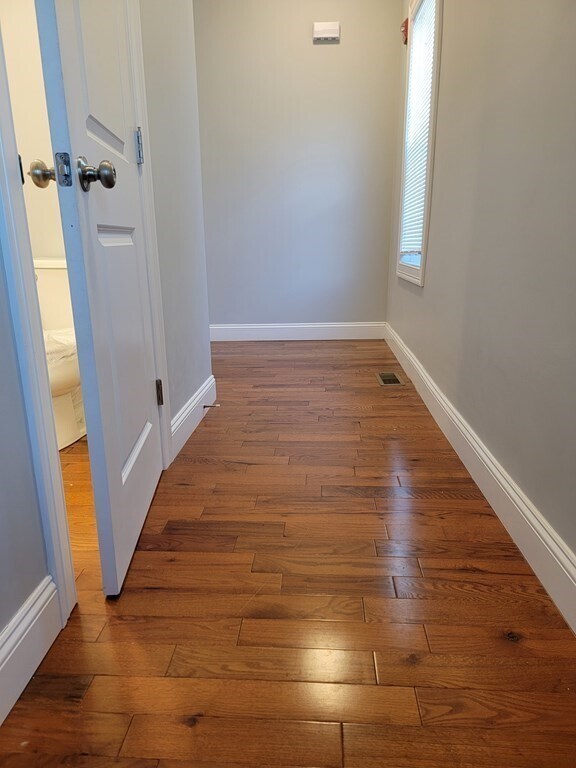 Building Photo - 946 Warren Ave