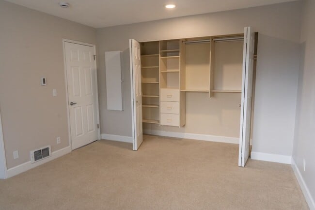 Building Photo - 2Bd/1Ba Seattle Condo