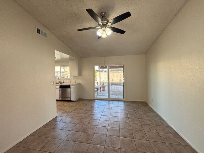 Building Photo - Charming East Lancaster Home