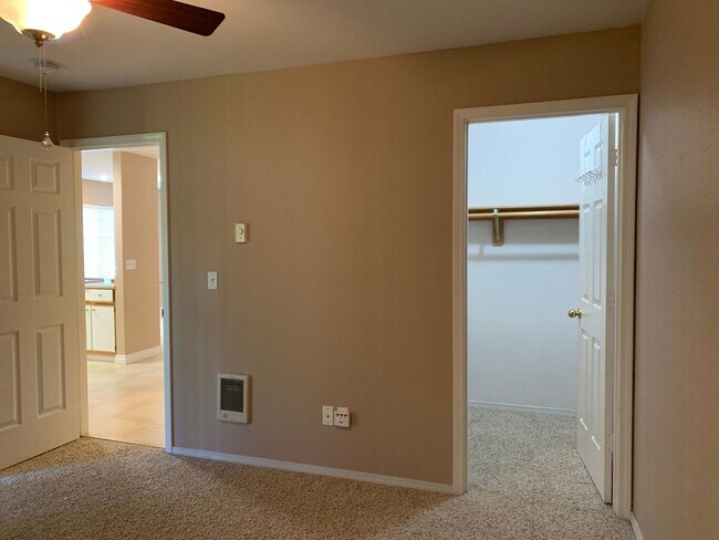 Building Photo - 2 Bed 2 Bath Summerwood Village Condo! Move In Special!