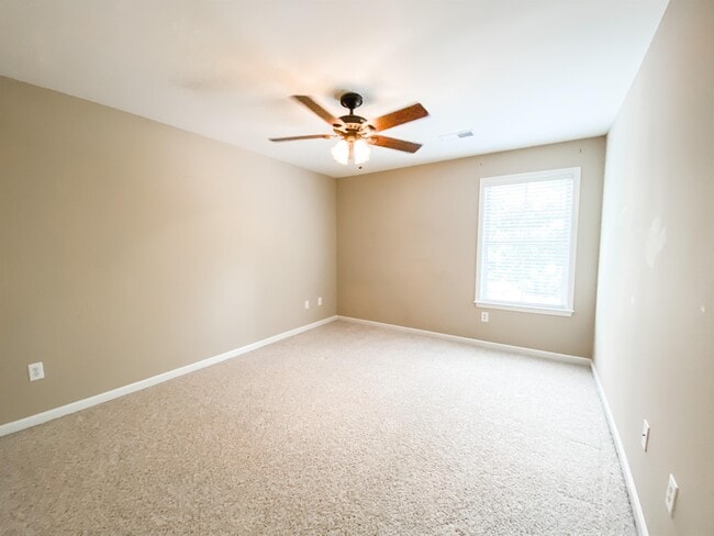 Building Photo - 2464 Ridgemont Dr