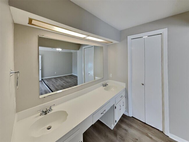 Building Photo - 16135 Deer Lick Dr