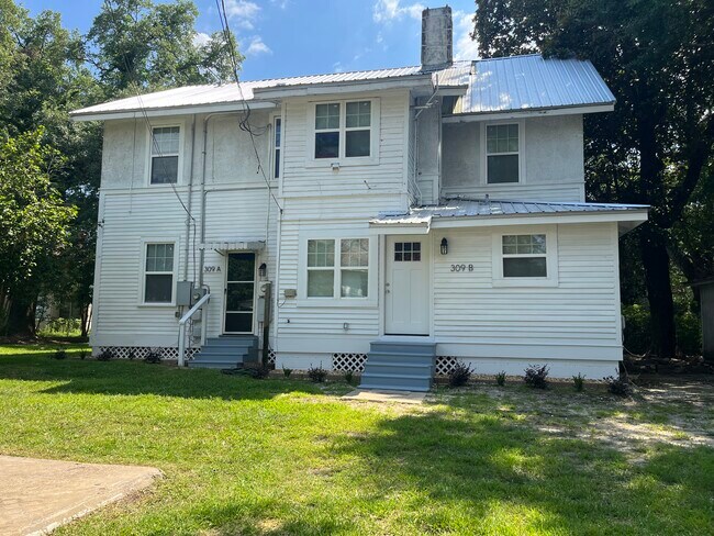 Building Photo - 309 7th St