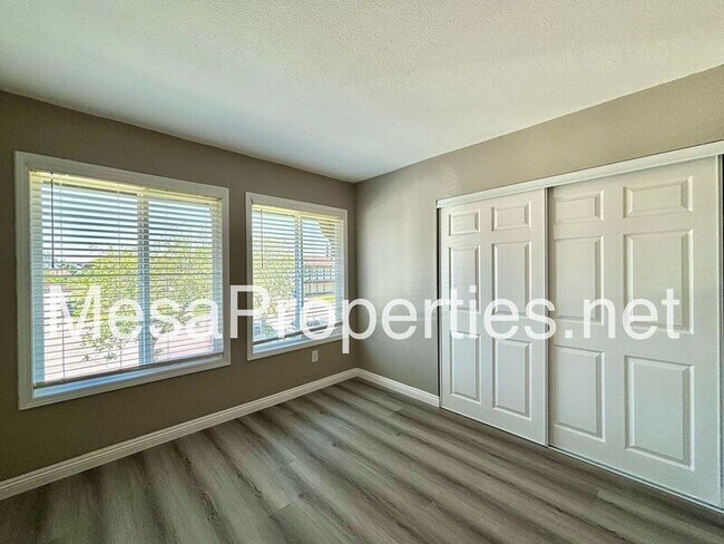 Building Photo - 1749 E Fairfield Ct