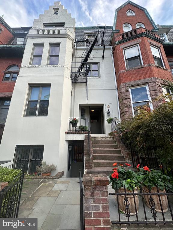 Building Photo - 2112 O St NW