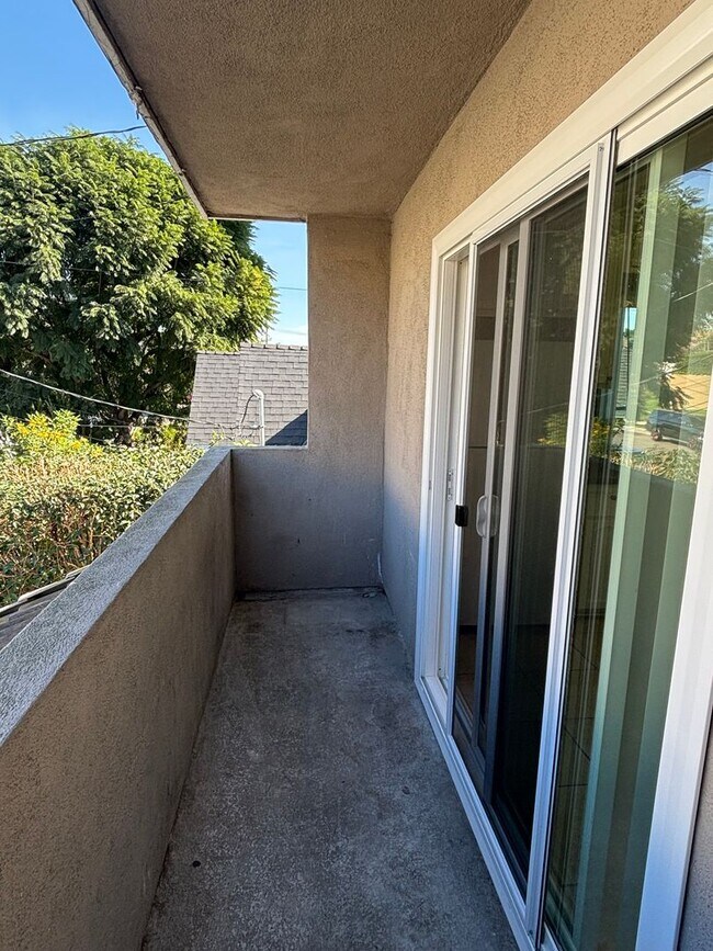 Building Photo - Spacious 4 Bed/2 Bath  Apartment for Rent in San Pedro