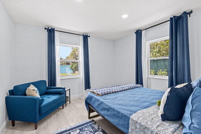 Building Photo - 711 S Ocean Dr