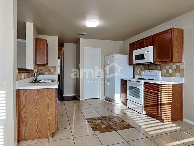 Building Photo - 2806 Lake Terrace Dr