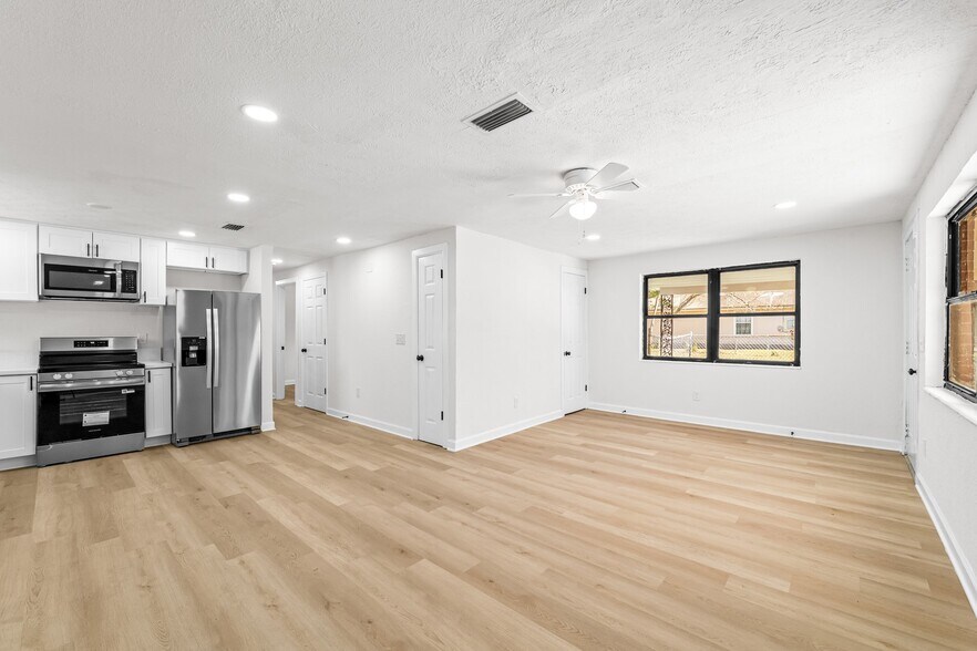 Building Photo - 1951 W 19th St