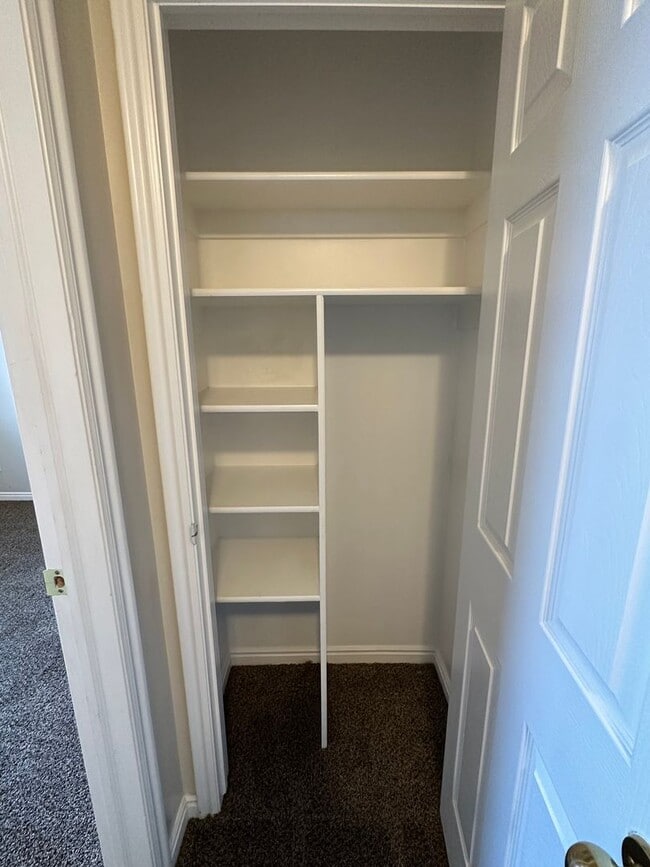 Building Photo - BRENTWOOD CONDO 2 Bed 1 Bath with Optix in...